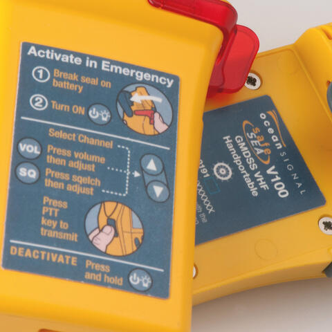 Ocean Signal SafeSea V100 Bærbar GMDSS VHF Radio 720S-00585